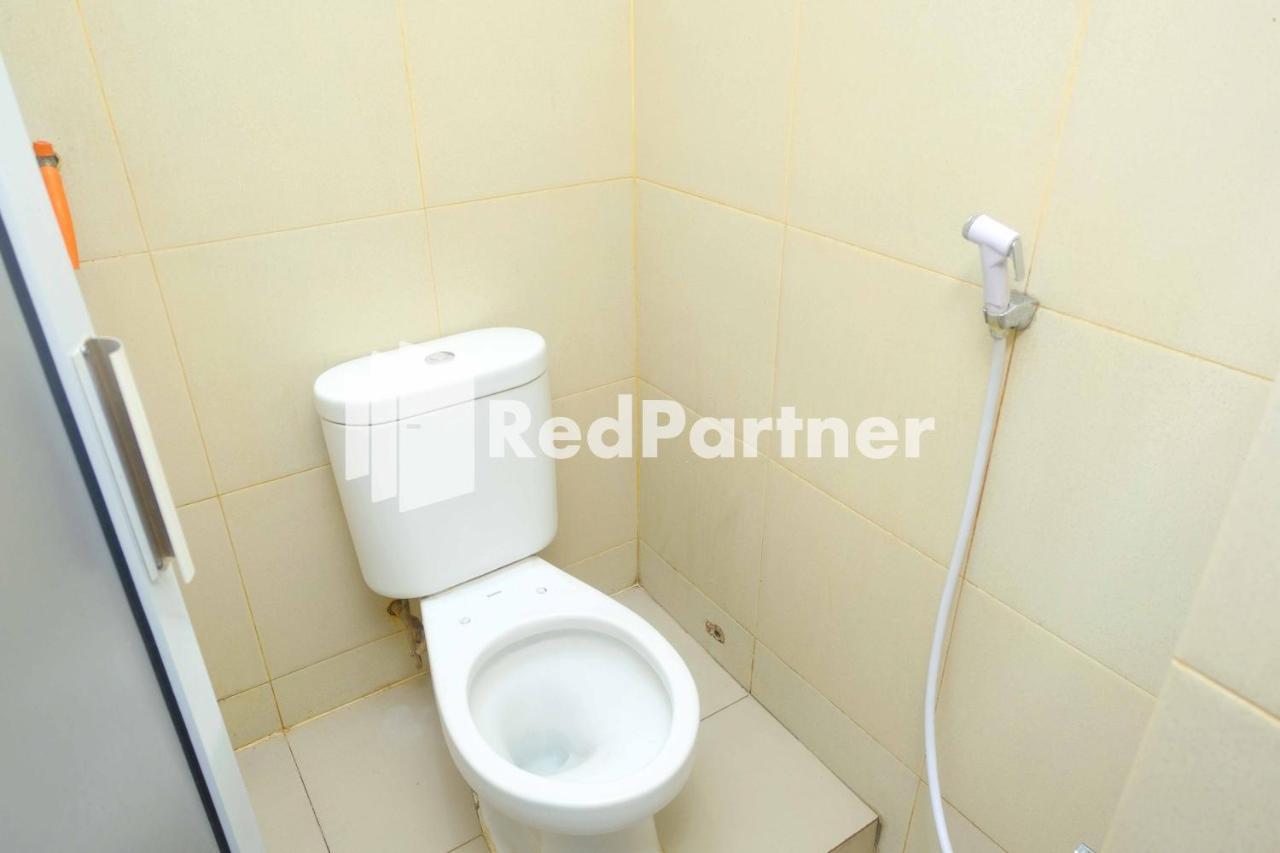 Hotel Transit 1 Makassar Redpartner Luaran gambar